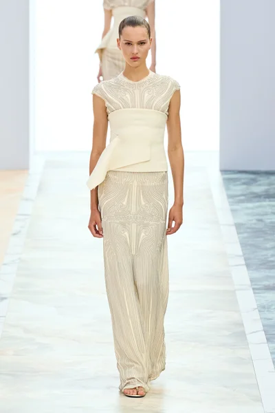Look 14